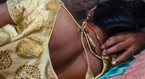 Indian desi village husband wife ki sexy video.pati ne patni ka chut chat ke bur me pel diya.hindi viral xxx sex  video.xvideos