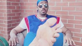 I wiggle and scrunch my male feet (2025)