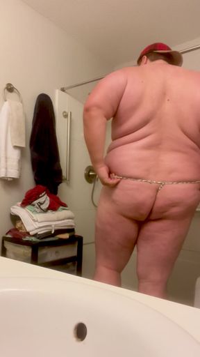 Amateur American Sumo Wrestler Bubba Burly Chub Checking Himself Out