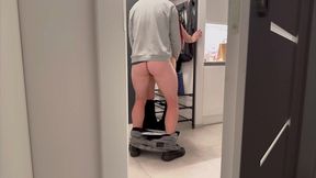 pizza guy seduced by attractive mature women