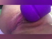 Me masturbando até gozar com meus brinquedos, buceta molhada escorrendo e orgasmo intenso