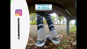 [VR180] Lick her shoes clean - Girl with sweaty sneakers and totally dirty smelly socks stinky feet