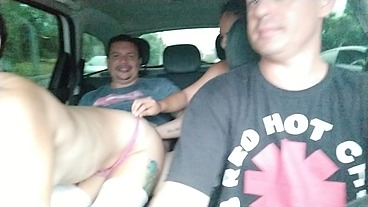 dirigindo pelas ruas de porto alegre enquanto meu amigo come duas dentro do meu carro