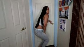 INEED2PEE Jazmine Cruz Pissing her SkinTight Jeans Frantically