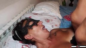Mature Housewife's Wild Night: Unforgettable Anal Adventure!