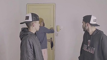 Três amigos foram fuder depois de se encontrar na rua