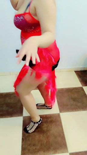 Emotional moment from &quot;Arabic belly dance&quot;