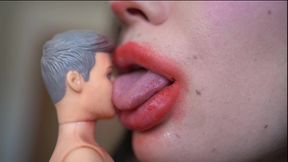 Gentle Giantess Big Kiss 2