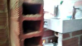 pude seducir y convencer a la duena de la casa para follarla en la terraza despues de espiarla por varios dias