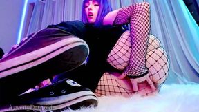 Horny E-Thot Finger Fucker