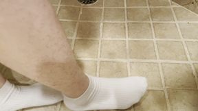 Stripping My Socks, Hand-washing My Feet 🐷♥ In HDR - My **FIRST** Video!