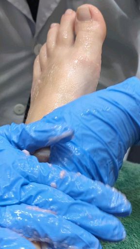 Spa Foot Fetish - massage, toes and soles. Mouth watering.