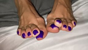 OVERLAPPED PURPLE TOES - HD