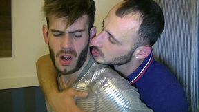 2142 hetero se fait bouffer le cul par son potevoici axel un bel hetero qui ...