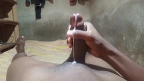 jovem africano se masturbando sozinho (video real pov)