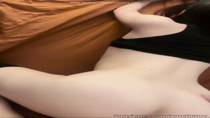 Kenalialuv Bouncing On A Cock