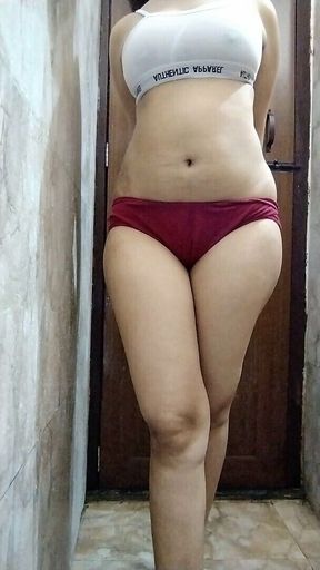 Hot Pahari Girl Navel Showing to Her Boyfriend Ant Bathing