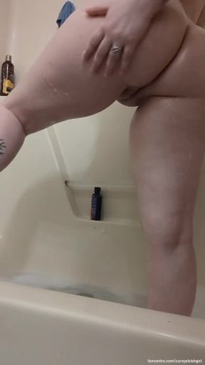 Oiled orgasms in the tub