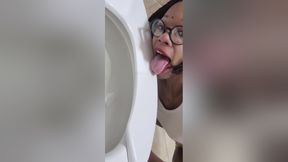 Uniqueen Being Disgusting Peeing And Then Lickin All Over The Toilet And Walls