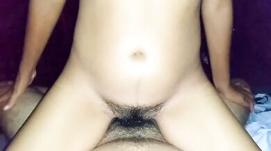 Mi vecino me paga por cogerme el culo en anal casero pasional