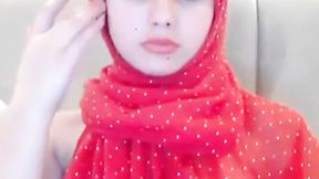 ”Arab Babe In Hijab Masturbates”