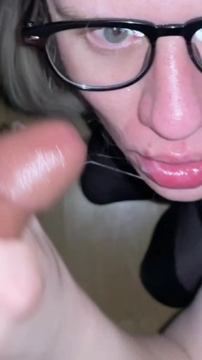 Gentle and cumshot on big lips from Victoria Tverskaya