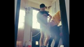 En la cocina, m&aacute_s caliente... me da verga.