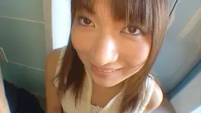 Ángeles asiáticos hermosos chupando pollones grandes