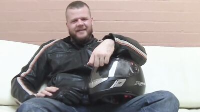 Motorbike Beefy Australian Top Rides his 8 Inch Uncut Meat