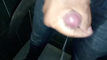 Pantalones orinados y doble orgasmo