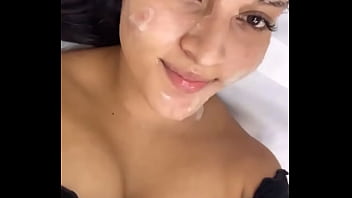 Valeria Fuentes Venezolana llena de leche