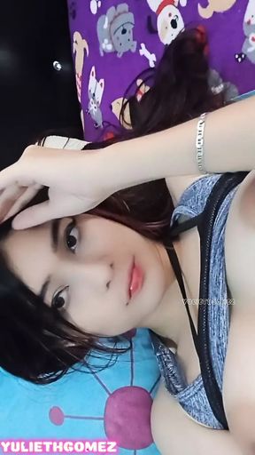 Yuliethgomez Makes a Video Call and Shows Her Tits to a Follower From Italy