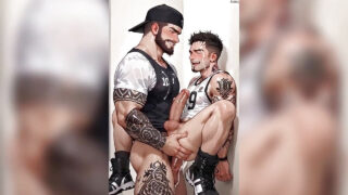 Grande pau ejacula dentro do cu apertado de um passivo gay maduro que está sozinho