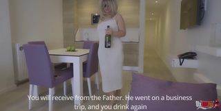 Sexy Stepmother Wants to Fuck and Takes Her Stepson's Dick in Her Mouth
