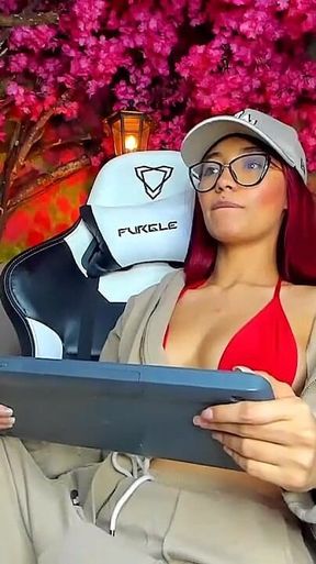 Latina Red Hair Sex and Perfect Body Glasses Wants to Be Fucked