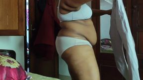 Chubby Indian Girl Completely Strips for Camera Before Getting Dressed