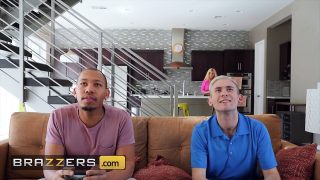 Threesome, seks oral &#8211; payudara besar hitam Bridgette B dientot secara anal oleh Ricky Johnson dan Xander Corvus