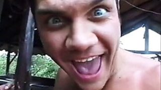 Kolmikko – brunette latino tyttö naida perseeseen