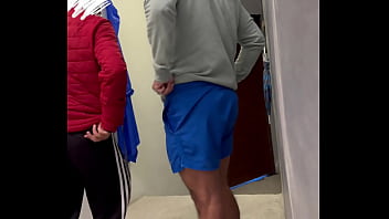 El pollero chupa muy rico mi vergota