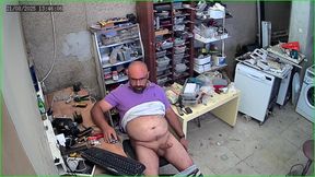 Bear Daddy Caught on Security Camera