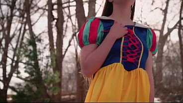 Hazel Moore as Snow White Cums and Squirts on The Evil Queen Bianca Beauchamp - Snow White Porn Cosplay Parody