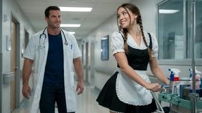 que doctor ̈medico ̈ tan travieso ... se folla a la chica de la limpieza en la sala de cirugia del hospital, esta caliente chica de la limpieza es toda una loquilla. ai porn - porno en espanol -