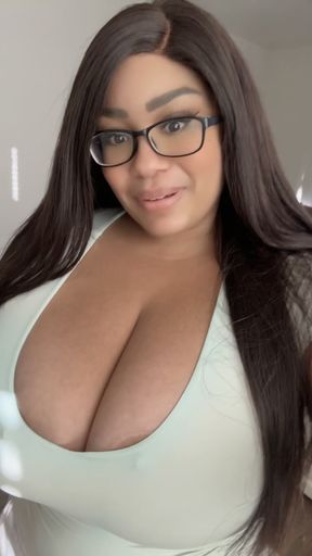 Hunnybunz gets a surprise tit job