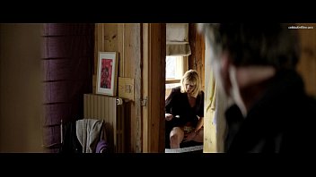 Karin Viard &amp_ Ma&iuml_wenn Le Besco &amp_ Sara Forestier &amp_ Marion Duval - L'_amour est u