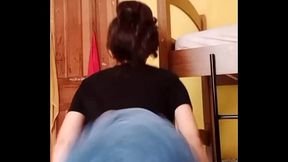 Novinha dan&ccedil_ando funk sem calcinha
