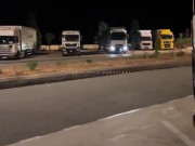 Angela Doll - Je me fais défoncer et gicler dessus par un camionneur sur une aire d'autoroute
