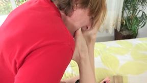 Angel Smalls Has Her Feet Worshipped Good