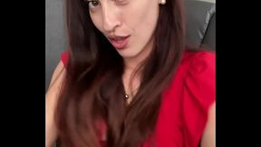 CAROLINA IENA &ndash_ La padrona italiana vuole che tu adori i suoi piedi di nylon