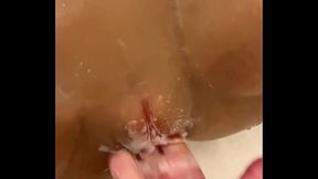 Russian MILF washes her assistant friend after being fucked by a client in San Francisco