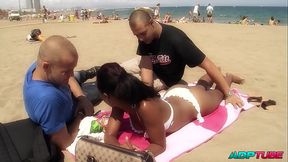 ADPTUBE - Dos pollas enormes para la mulata